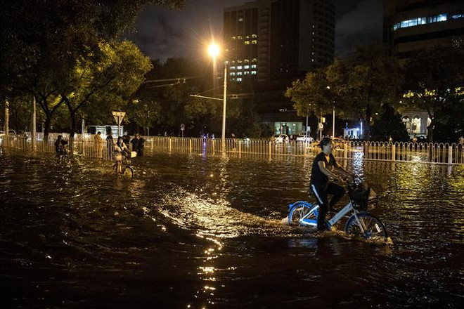 Trung Quốc khôi phục mức cảnh báo màu vàng về mưa bão ảnh 1