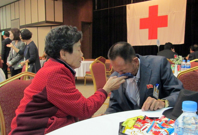 Hai miền Triều Tiên tiến hành hội đàm về đoàn tụ các gia đình ly tán ảnh 1