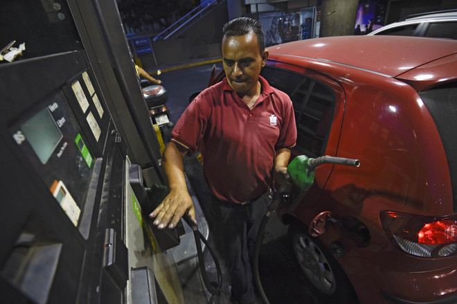 Venezuela cáo buộc Mỹ ''tấn công'' thị trường dầu mỏ toàn cầu ảnh 1