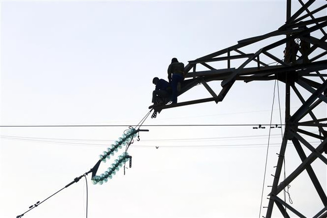 Tàu hàng làm đứt đường dây 35kV, đảo Cát Bà mất điện hai ngày ảnh 1
