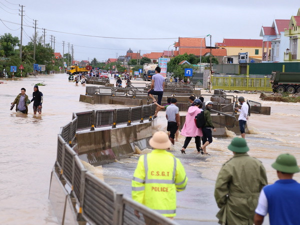 Các tuyến quốc lộ đi qua địa bàn Quảng Bình đã thông xe trở lại ảnh 1