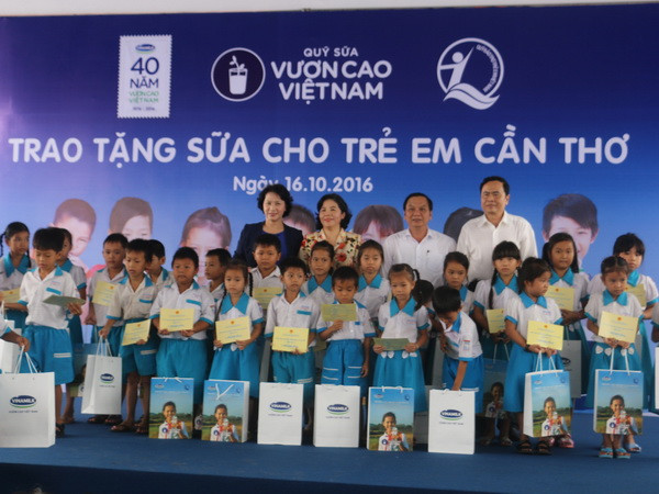 Quỹ sữa Vươn cao Việt Nam đến với trẻ em thành phố Cần Thơ ảnh 1