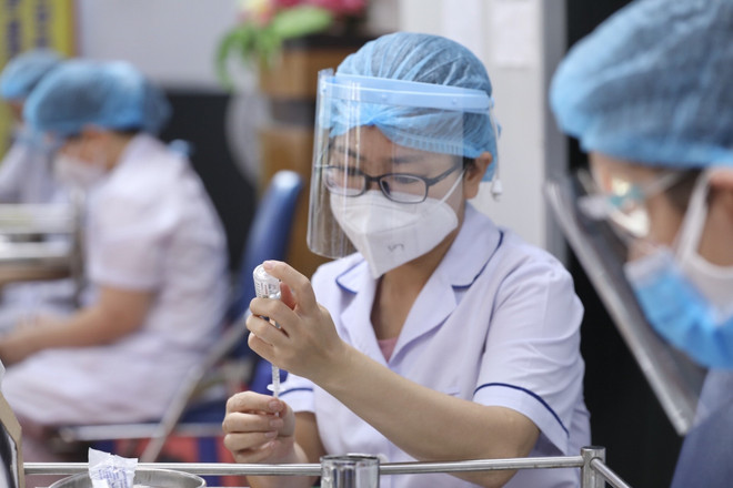 (Ảnh minh họa: TTXVN/Vietnam+) Bộ Y tế hướng dẫn tiêm vaccine phòng COVID-19 cho trẻ em ảnh 2