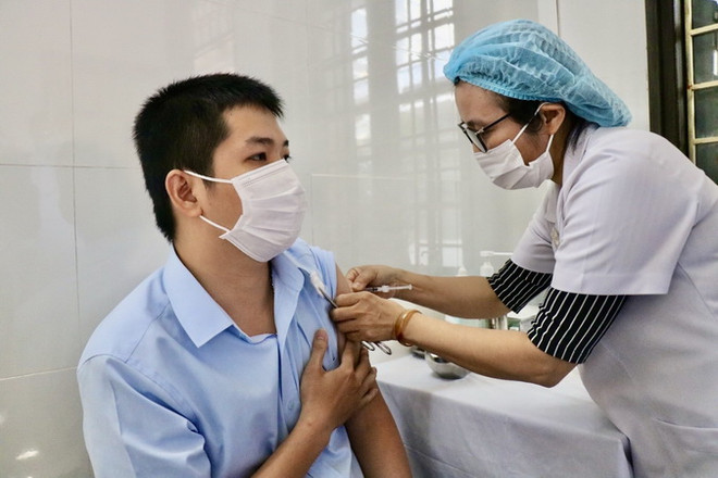 Thừa Thiên-Huế phấn đấu 70% người đủ điều kiện được tiêm vaccine ảnh 1
