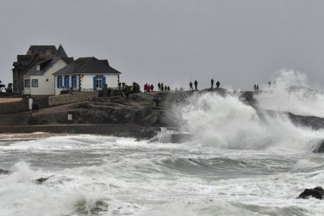 Pháp: Khoảng 40.000 gia đình mất điện trong ngày đầu Năm mới ảnh 1