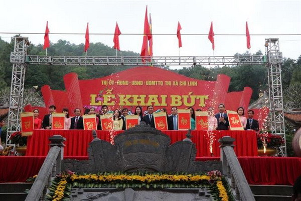 Khai bút và khai mạc Hội sách Xuân Kỷ Hợi tại Đền thờ Chu Văn An ảnh 3