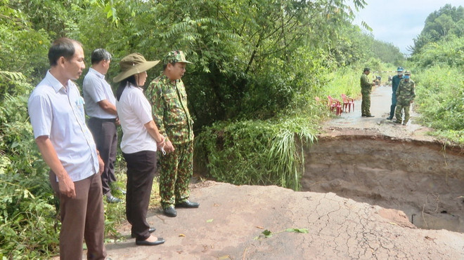 Tây Ninh: Mưa lớn gây sạt lở đường tuần tra biên giới ở huyện Tân Châu ảnh 1