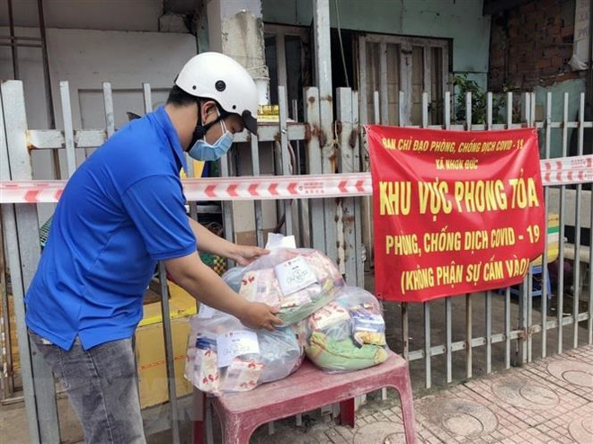 Cung ứng hàng hóa tiêu dùng thiết yếu an toàn trong cộng đồng dân cư ảnh 1