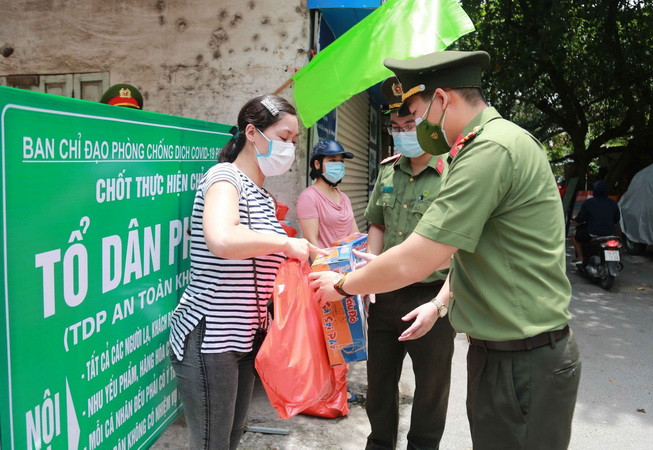Công an Nhân dân: Mũi xung kích trên tuyến đầu phòng, chống dịch ảnh 2
