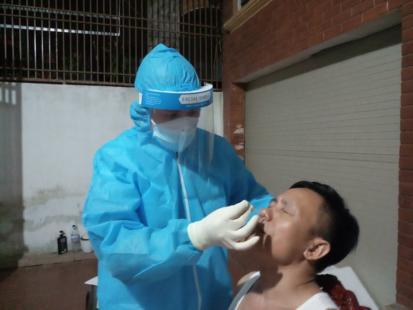 Khoanh vùng, xử lý các ca dương tính với SARS-CoV-2 ở Hà Tĩnh, Gia Lai ảnh 1