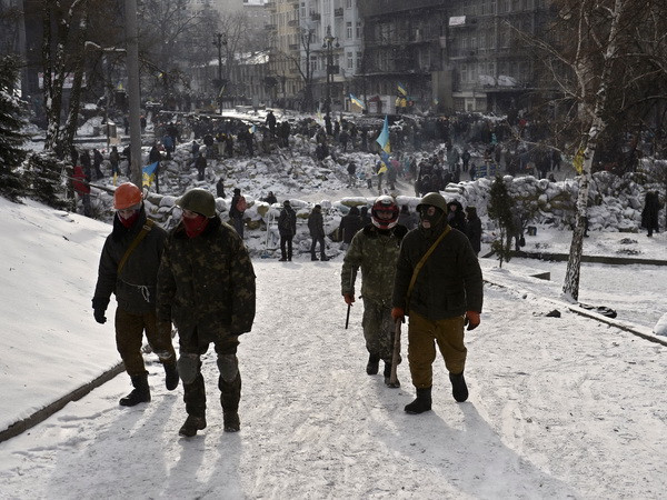 Tổng thống Ukraine ký luật ân xá, hủy lệnh chống biểu tình ảnh 1