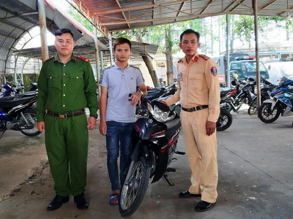 Cảnh sát giao thông Tây Ninh trao trả xe cho người bị mất trộm ảnh 1