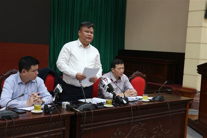 Ông Võ Tuấn Anh, Phó chánh Văn phòng UBND thành phố Hà Nội trả lời câu hỏi của phóng viên. (Ảnh: Mạnh Khánh/TTXVN) Hà Nội thông tin về việc đảm bảo cung cấp nước sạch cho người dân ảnh 2