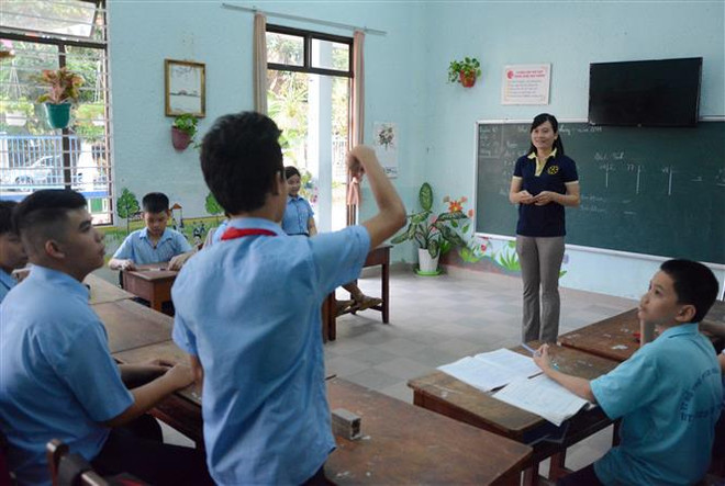 Cô giáo trẻ chắp cánh cho ước mơ của trẻ em khuyết tật ảnh 2