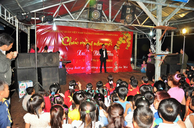 Bà con Việt kiều tại Siem Reap vui đón Tết cổ truyền Bính Thân ảnh 1