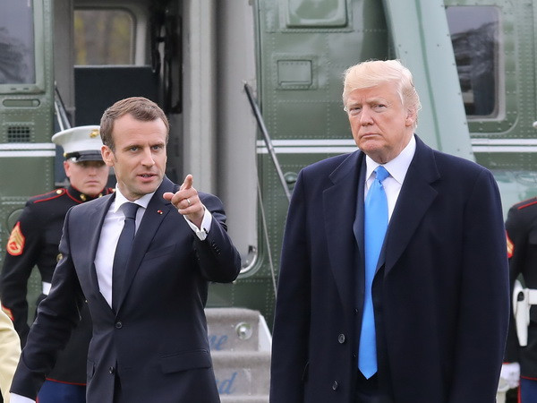 Tổng thống Mỹ Donald Trump (phải) và người đồng cấp Pháp Emmanuel Macron tại Washington, DC ngày 23/4. (Ảnh: AFP/TXTVN) Ông Macron thăm Mỹ với vai trò mong muốn là “người đối thoại châu Âu" ảnh 1