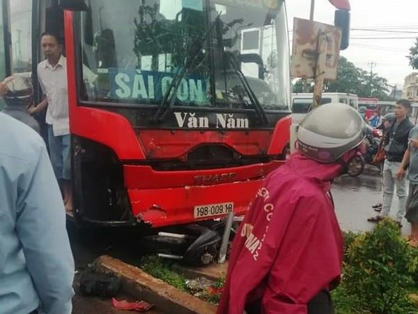 Gia Lai: Xe khách mất lái đâm ba người chết, nhiều người bị thương ảnh 1