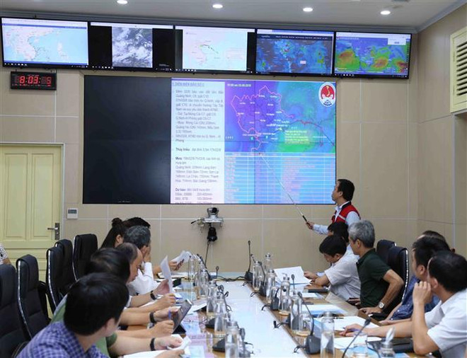 Theo dõi chặt chẽ diễn biến áp thấp nhiệt đới để chủ động ứng phó ảnh 1