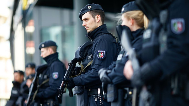 Đức bắt giữ hai nghi can đe doạ đánh bom trung tâm thương mại ảnh 1