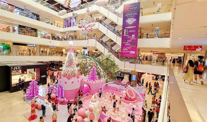 Khách thuê hiện nay có xu hướng ưu tiên mặt bằng tại các trung tâm thương mại. (Ảnh: Thu Hương/TTXVN) Đáp ứng nhu cầu thị trường để tăng tỷ lệ lấp đầy mặt bằng bán lẻ ảnh 1