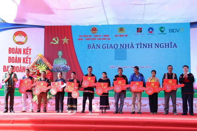 ttxvn_dak lak ngoi hoi dai doan ket (2).jpg