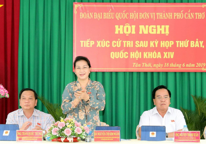 Chủ tịch Quốc hội Nguyễn Thị Kim Ngân tiếp xúc cử tri xã Tân Thới, huyện Phong Điền (thành phố Cần Thơ). (Ảnh: Trọng Đức/TTXVN) Chủ tịch Quốc hội Nguyễn Thị Kim Ngân tiếp xúc cử tri huyện Phong Điền ảnh 1