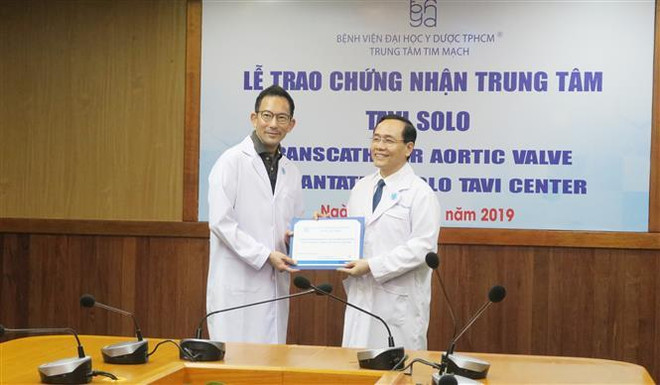 Trung tâm Tim mạch - Bệnh viện Đại học Y dược Thành phố Hồ Chí Minh được công nhận là trung tâm độc lập thực hiện kỹ thuật thay van động mạch chủ qua da. (Ảnh: Đinh Hằng/TTXVN) Việt Nam đã làm chủ kỹ thuật thay van động mạch chủ qua da ảnh 2