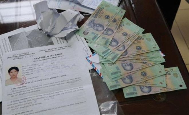 Bắt quả tang đối tượng nghi giả danh phóng viên để cưỡng đoạt tài sản ảnh 2