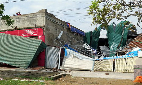 Cứu trợ khẩn cấp hơn 1,5 tỷ đồng cho người dân 6 tỉnh bị bão số 10 ảnh 1