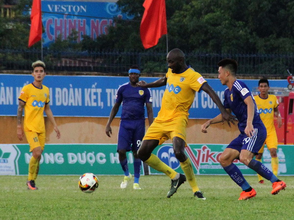 FLC Thanh Hóa thất thủ ngay trên sân nhà trước Quảng Nam FC ảnh 1