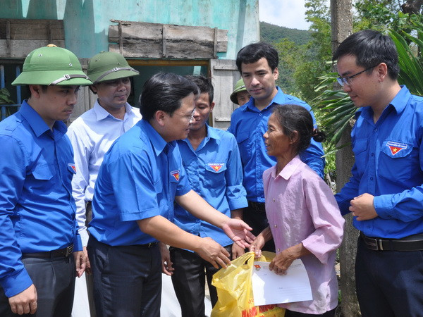 Cả nước chung tay chia sẻ khó khăn với người dân vùng bão ảnh 1