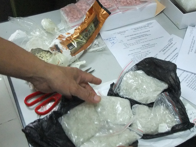 Cao Bằng: Bắt 3 đối tượng vận chuyển gần 1kg ma tuý tổng hợp ảnh 1