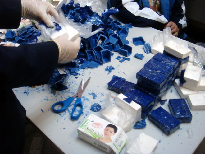Bắt vụ vận chuyển gần 3kg heroin ngụy trang dưới dạng xà phòng cục ảnh 1