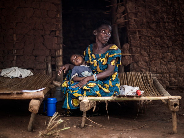 Trẻ em nhiễm sốt rét tại Muma, Cộng hòa dân chủ Congo. (Nguồn: AFP/TTXVN) WHO kêu gọi thúc đẩy tiến bộ trong cuộc chiến chống bệnh sốt rét ảnh 1
