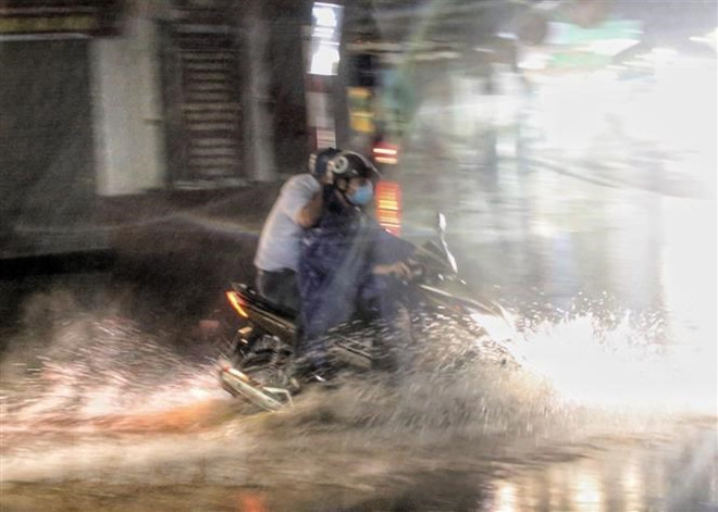 Chống ngập cho Thủ đô: Vì sao nội thành Hà Nội lại ngập? ảnh 2