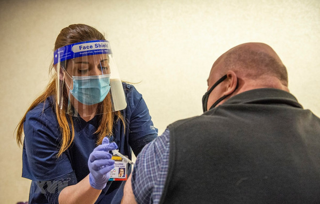 Khoảng 1% số người đã tiêm chủng tại Mỹ vẫn dương tính với SARS-CoV-2 ảnh 1