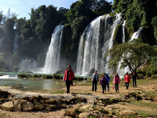 Sôi động tour du lịch nước ngoài nhân dịp năm mới 2015 ảnh 1