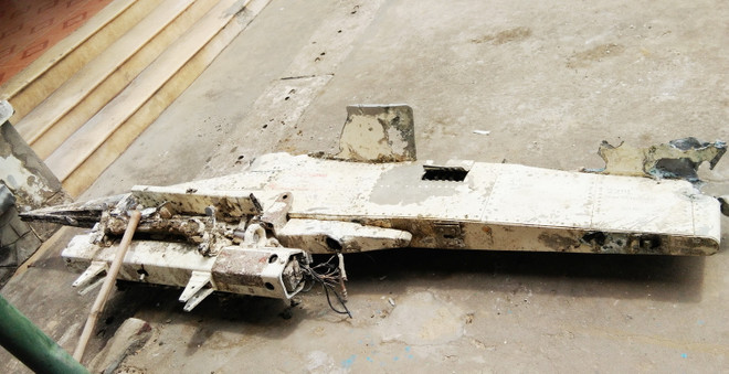 Cận cảnh vật thể nghi bộ phận máy bay trên vùng biển Quảng Bình ảnh 3