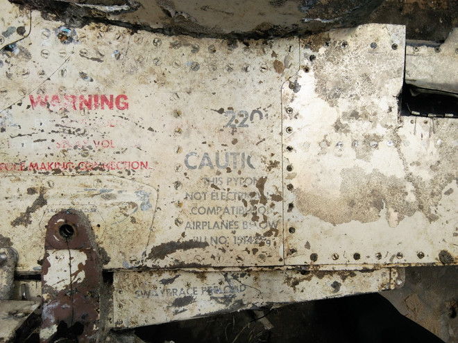 Cận cảnh vật thể nghi bộ phận máy bay trên vùng biển Quảng Bình ảnh 2