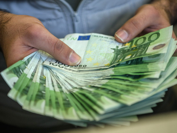 Luxembourg là quốc gia có mức lương tối thiểu cao nhất EU ảnh 1