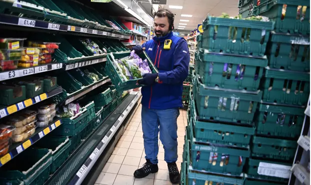 Vì đâu các siêu thị lớn nhất Anh lâm vào cảnh thiếu thực phẩm tươi? ảnh 1