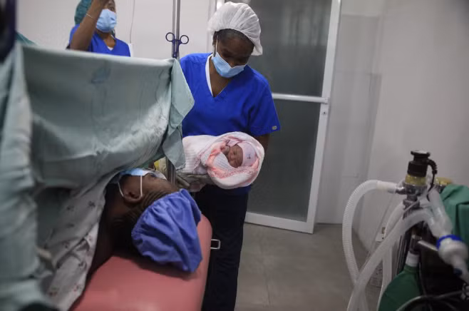 Bệnh viện kỳ lạ giữa lòng cuộc chiến băng đảng đẫm máu ở Haiti ảnh 2