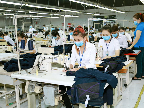 (Ảnh minh họa: Hải Âu/TTXVN) Năm 2017, doanh nghiệp dệt may Việt Nam tiếp tục gặp khó khăn ảnh 1