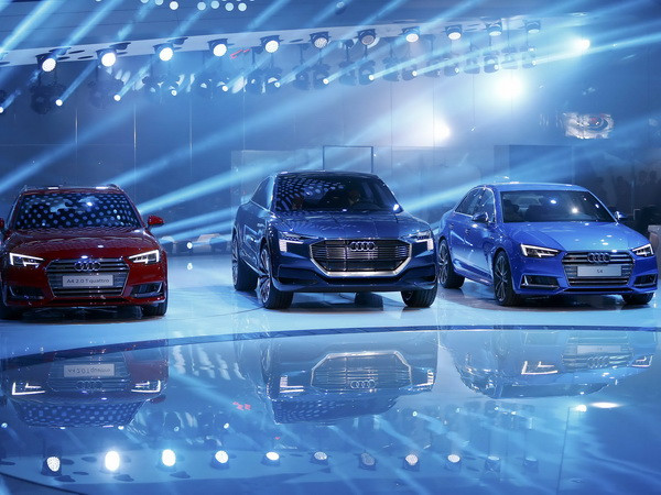 Mẫu xe Audi A4 2.0 TDI. (Ảnh: Reuters/TTXVN) Volkswagen tiếp tục vướng bê bối khí thải với dòng xe chạy xăng ảnh 1