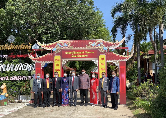 Thái Lan: Tỉnh Nakhon Phanom long trọng kỷ niệm ngày sinh của Bác ảnh 1