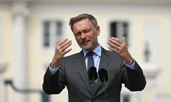 Đức cam kết viện trợ không hoàn lại 1 tỷ euro cho Ukraine ảnh 1