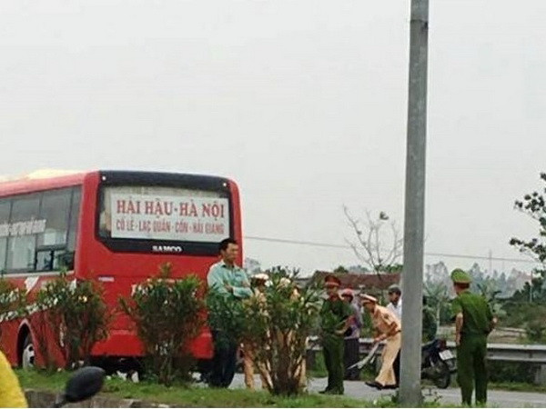 Không quan sát khi qua đường, 2 học sinh bị xe đâm tử vong ảnh 1