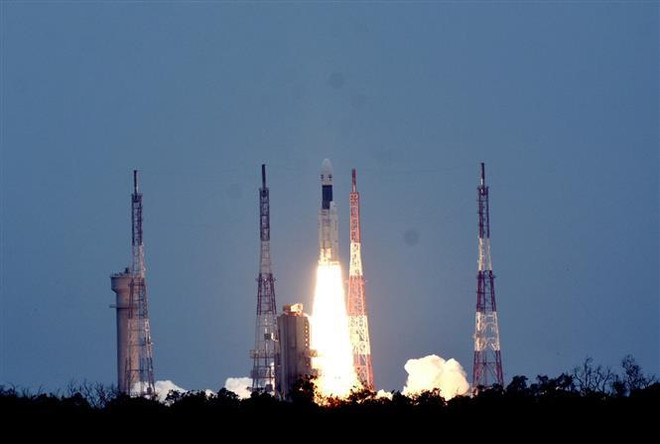 Tàu vũ trụ Chandrayaan-2 của Ấn Độ rời quỹ đạo Trái Đất ảnh 1