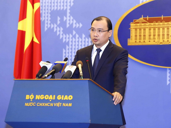 Người phát ngôn Bộ Ngoại giao Lê Hải Bình phát biểu tại buổi họp báo. (Ảnh: An Đăng/TTXVN) Việt Nam chia sẻ nỗi đau với các gia đình sau vụ tấn công ở Đức ảnh 1