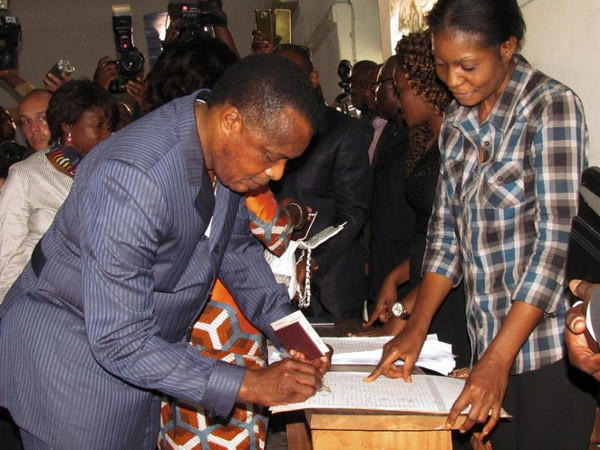 Người dân CH Congo ủng hộ tổng thống tranh cử nhiệm kỳ ba liên tiếp ảnh 1